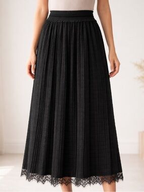 Black skirt. Pleated. Lace at the bottom of the front. Size M.